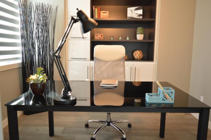 How to tastefully decorate your office