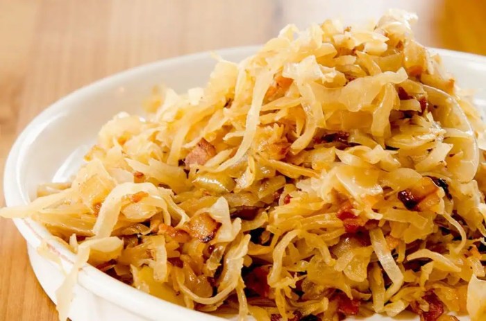 How to cook sauerkraut german style